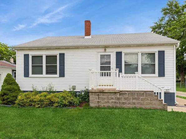 615 N 4th St, Clinton, IA 52732