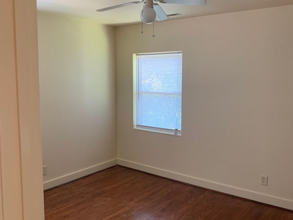 Rear bedroom