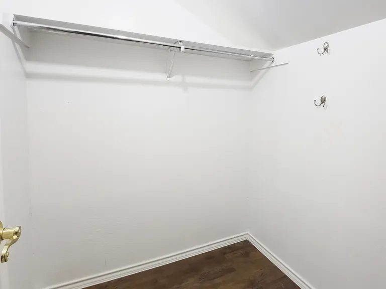 7618 Thistle Ln — Photo 10