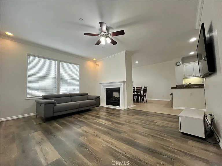 1800 Oak #318 — Photo 3