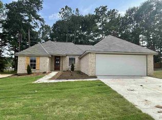1033 Silver Cir, Pearl, MS 39208