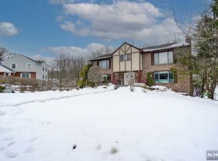 21 Theyken Pl, Ridgewood, NJ 07450