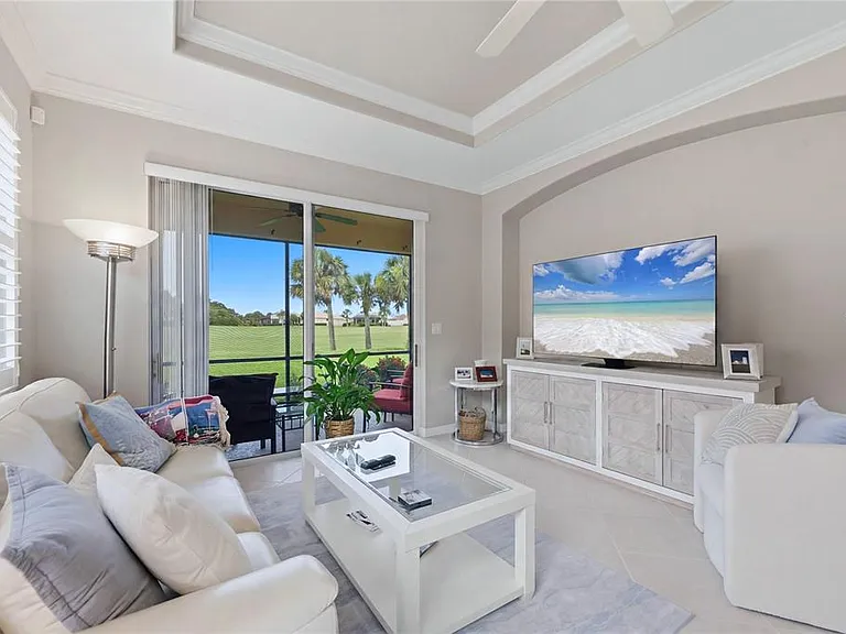 490 Montelluna Dr — Photo 4