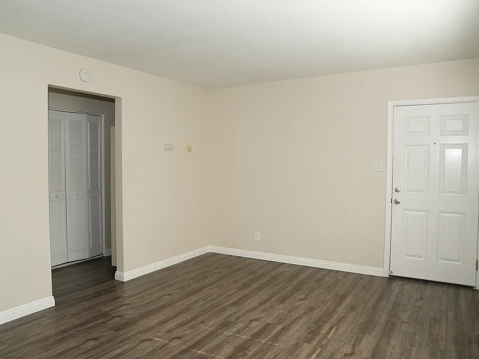 1817 W St #3