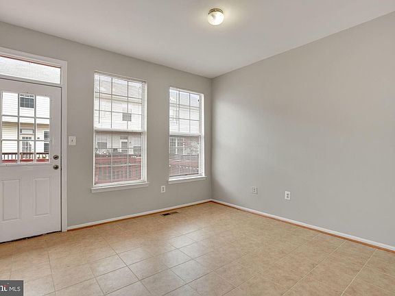 4th image of 5807 Stream Pond Ct