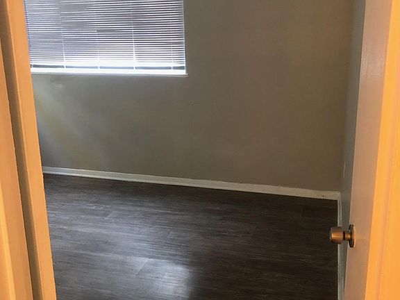 4th image of 18923 Hilliard Blvd APT 3