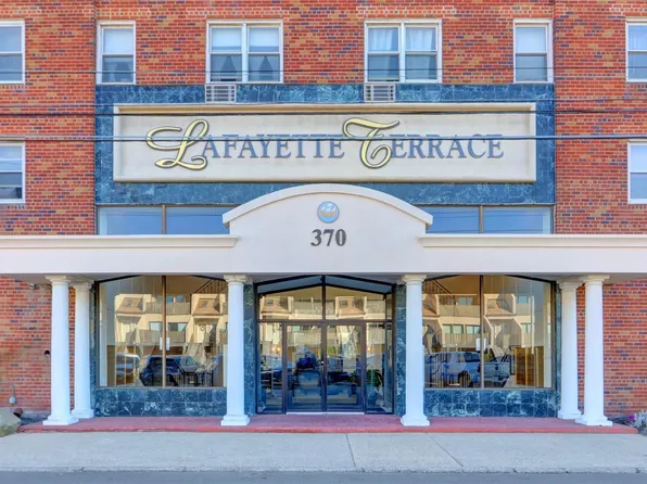 370 W Broadway #2G, Long Beach, NY 11561