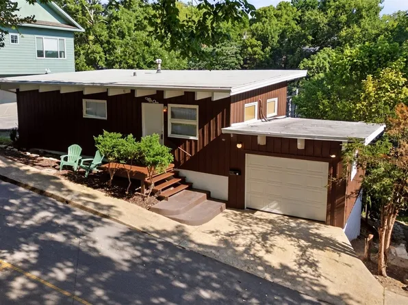 51 Mountain St, Eureka Springs, AR 72632