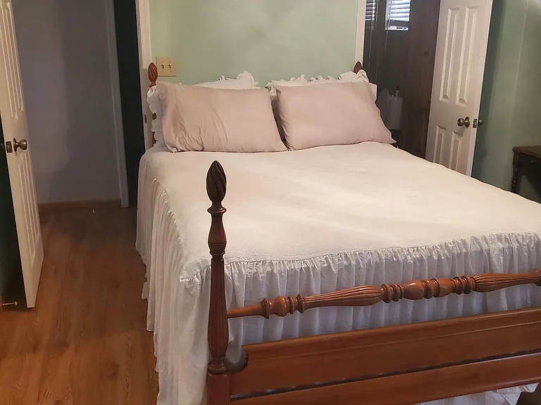 1134 N Bavarian Way — Photo 3