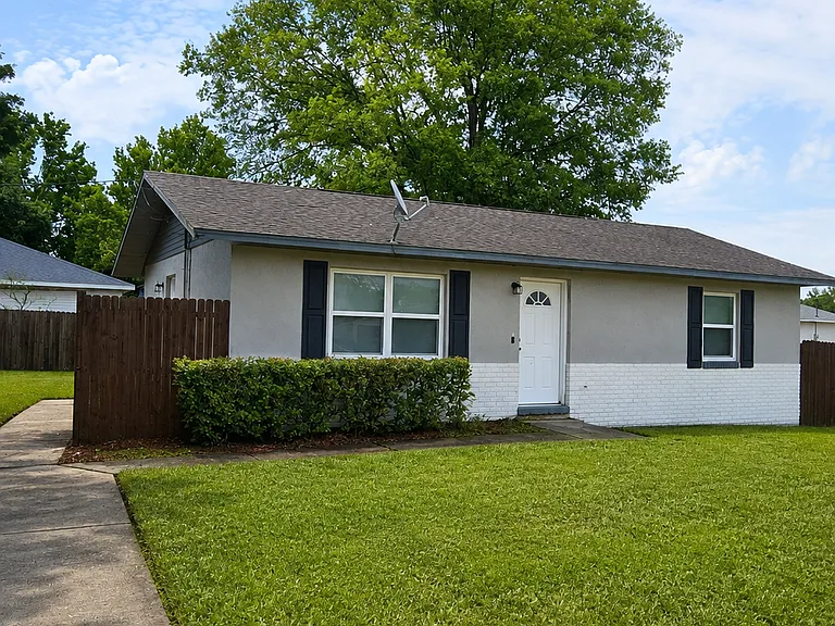 6881 NW 14th Ave — Photo 1