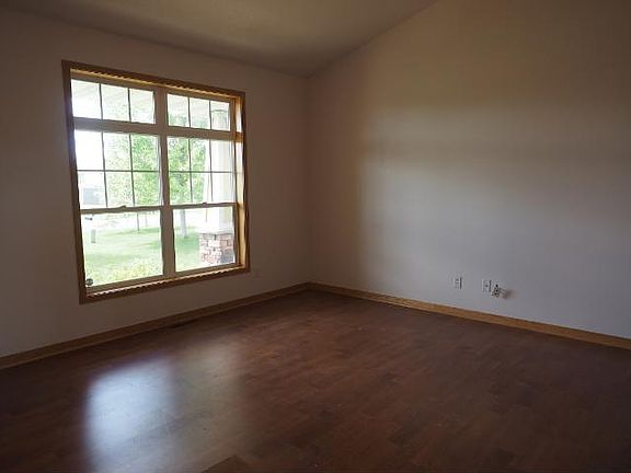 4th image of 7432 Kahler Ct NE