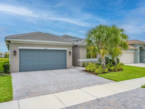 4844 Avila Lakes Dr, Wimauma, FL 33598