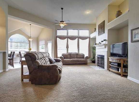 5th image of 1709 Clay Ln