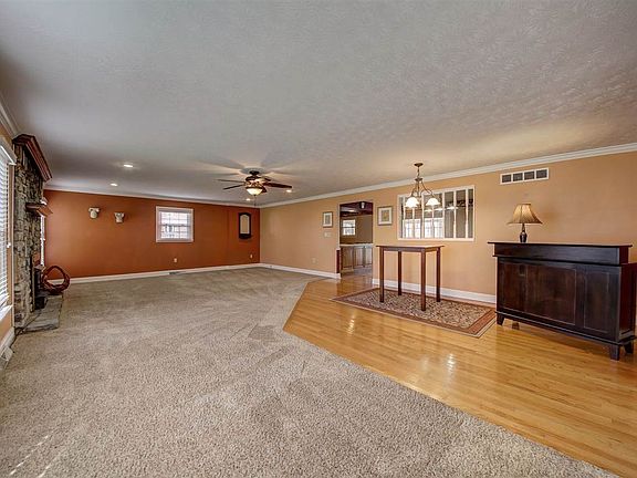 4th image of 772 Marylou Dr
