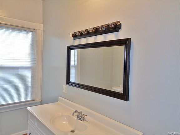 5th image of 122 Grigg St