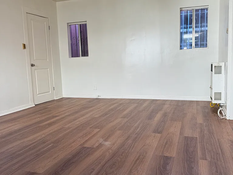 1322 N Serrano Ave — Photo 3