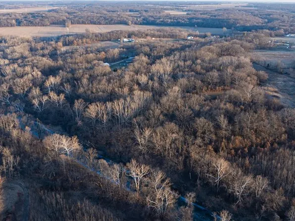 498 Panama Ave, Sorento, IL 62086