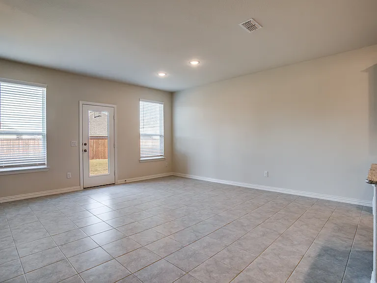 1237 Sharp St — Photo 6