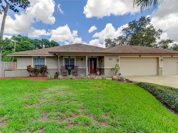 935 Stephen Foster Dr, Largo, FL 33771