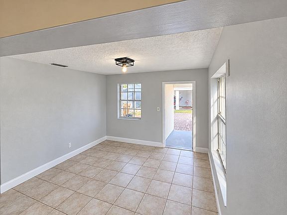 3rd image of 5751 SW 37th St