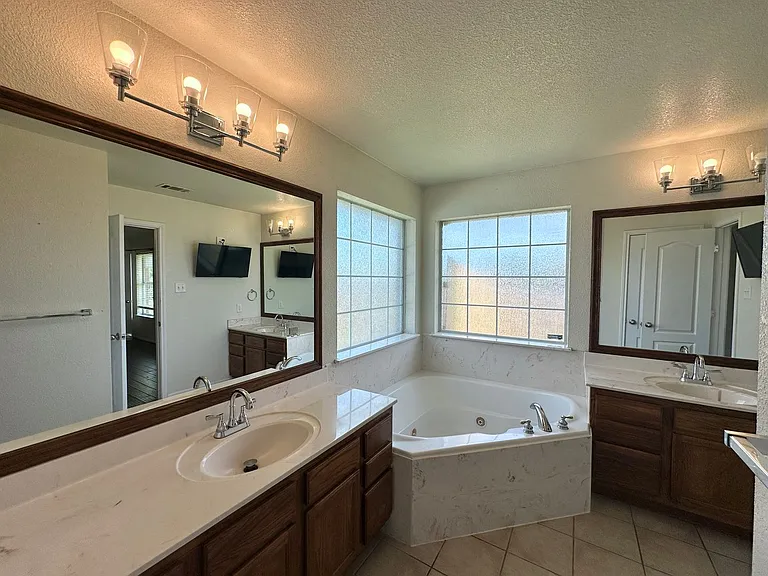 2012 Stonehenge Dr — Photo 22