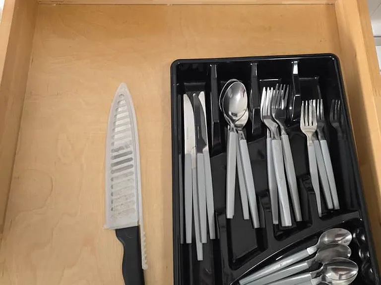 Essential cutlery set: spoons, forks, and knives included