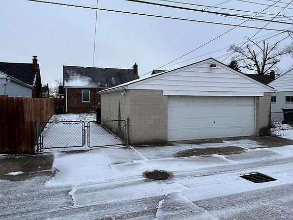 3rd image of 676 Butler Ave