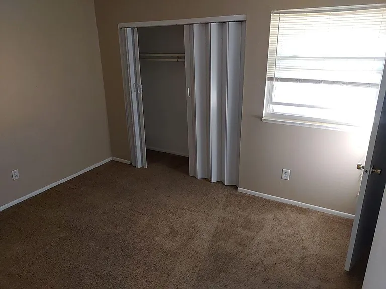 1120 Johnson Ave — Photo 12