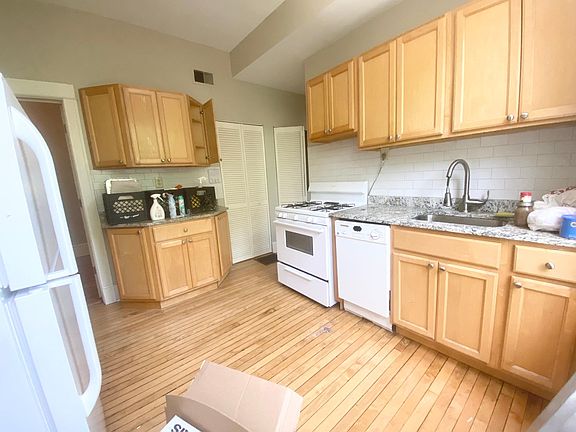 3rd image of 1335 W Wrightwood Ave APT 3F