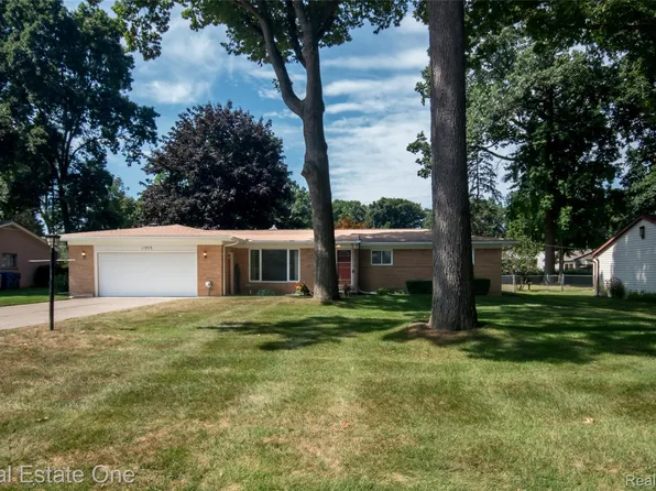 1353 Bielby St, Waterford, MI 48328
