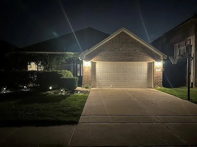 2822 Lockeridge Cove Dr — Photo 2