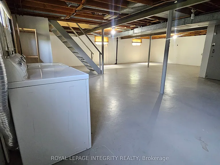 1764 Gage Cres — Photo 34