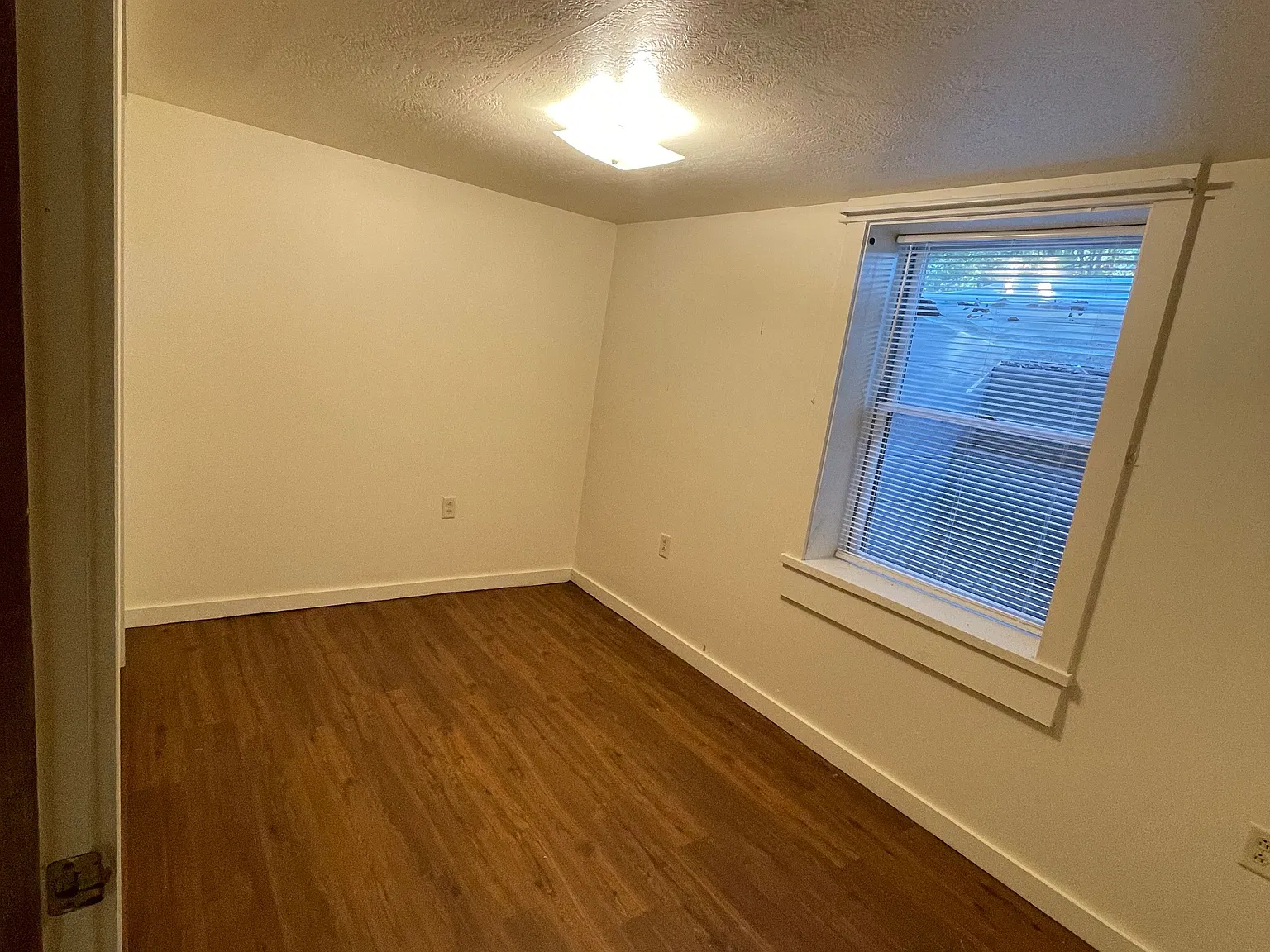 3 bed, 1.0 bath, 1100 sqft, $1,200 — Photo 4