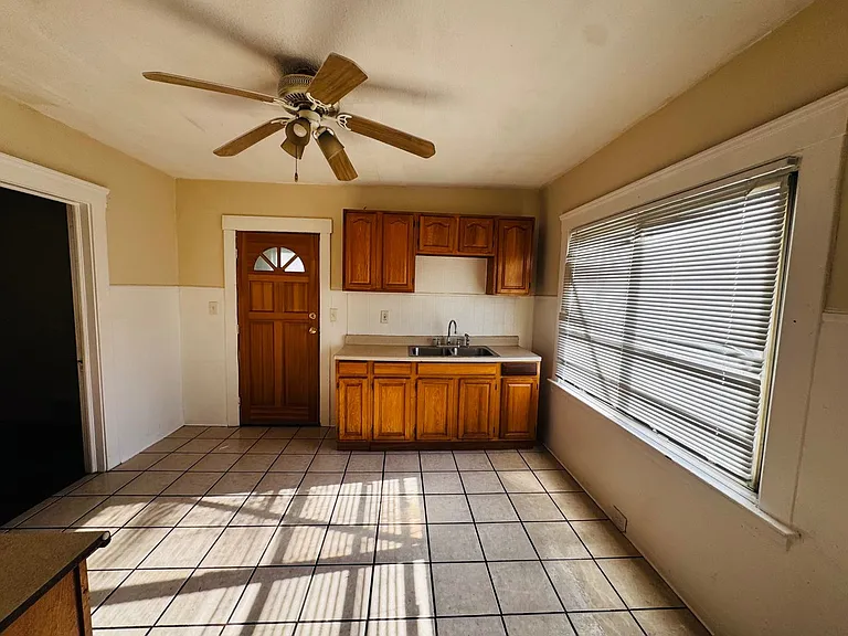 14012 Glendale Ave — Photo 15