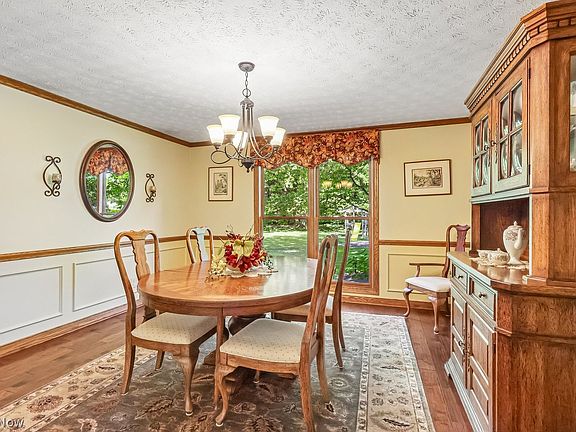 3rd image of 7307 Thornapple Ln