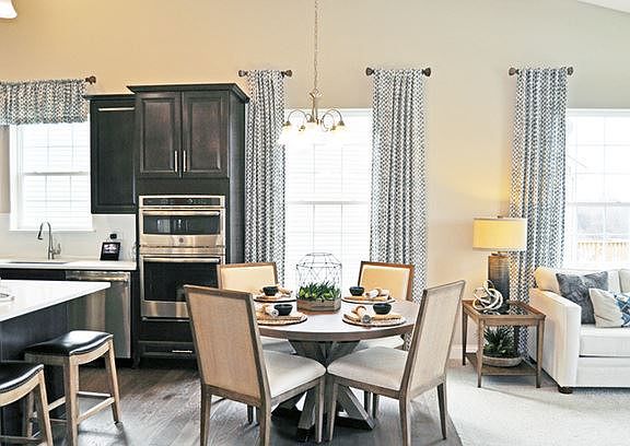 4th image of 1077 Black Cherry Dr