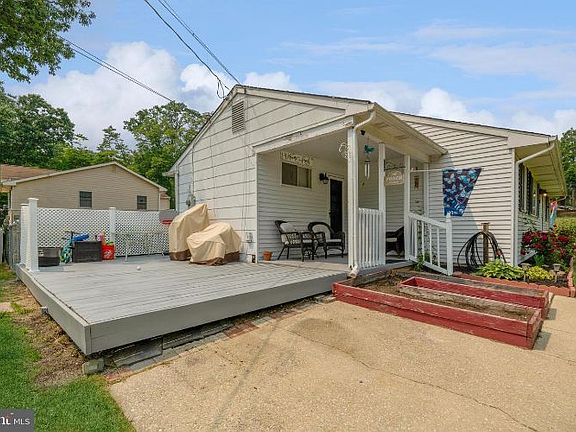 3rd image of 11 Spruce Ln