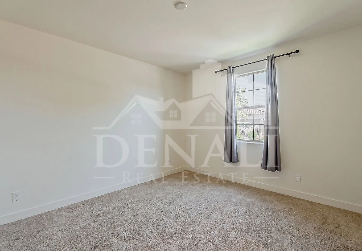 3 bed, 2.5 bath, 2024 sqft, $2,195 — Photo 3