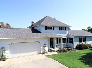 N6279 Wagner Rd, Mount Calvary, WI 53057