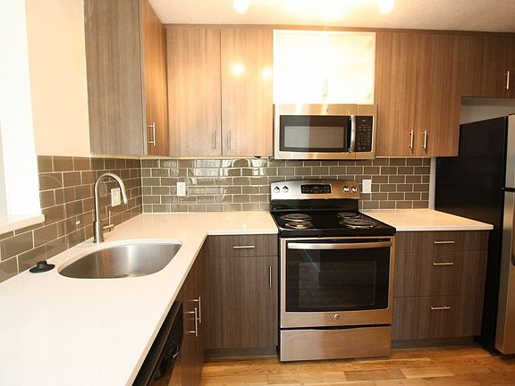3rd image of 1320 Garfield St APT 202