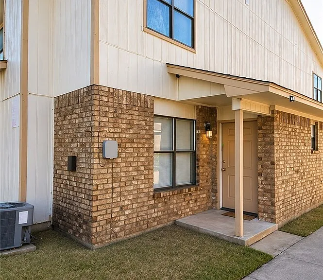 1813 Cedarhill Dr #B — Photo 1