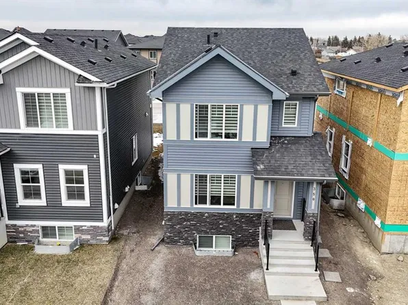 350 Midgrove Line SW, Airdrie, AB T4B 5K8