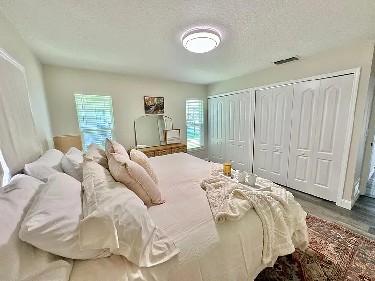 27 Clarendon Ct S — Photo 42