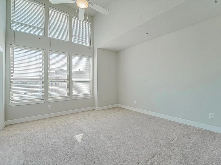 389 N Centro Cir #B — Photo 11