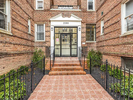 Sold by REMAX Distinguished Homes | media 33