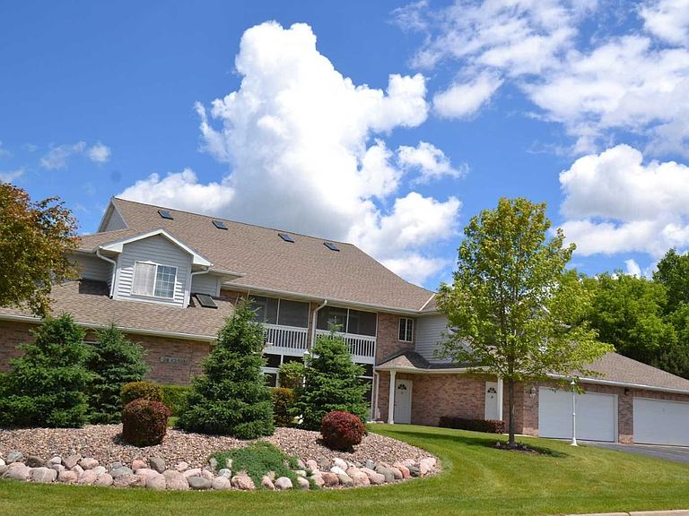 Luxury 2 & 3 BDRM Condo-style Apartments - Pewaukee, WI | Zillow