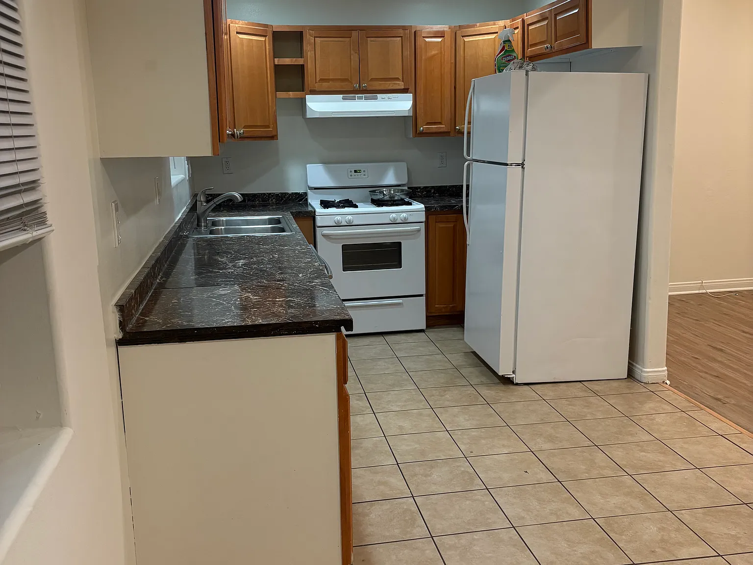 2 bed, 800 sqft, $2,700 — Photo 2
