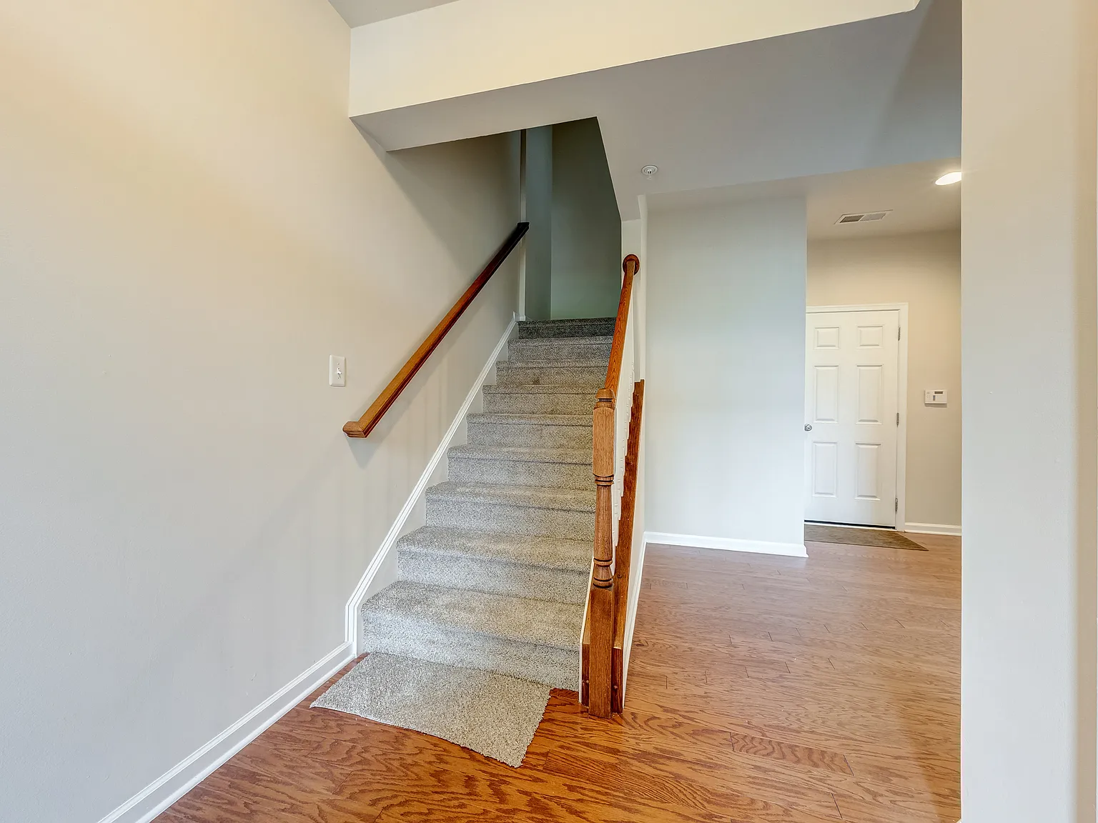 4 bed, 2880 sqft, $3,849 — Photo 3