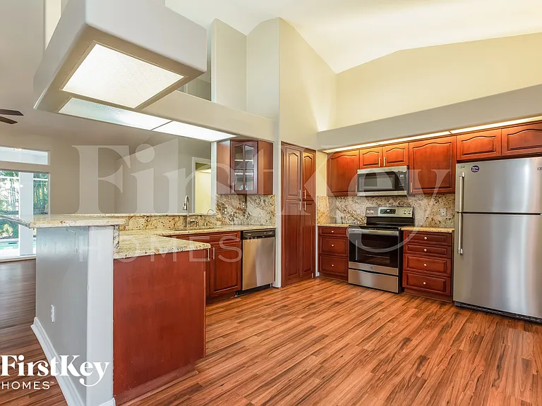 718 Long Lines Ln — Photo 7