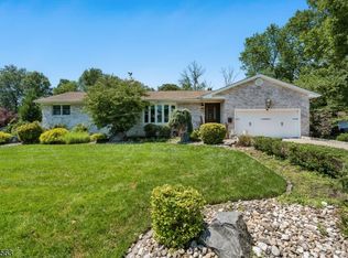 196 Hawthorne Dr, Clark Twp., NJ 07066